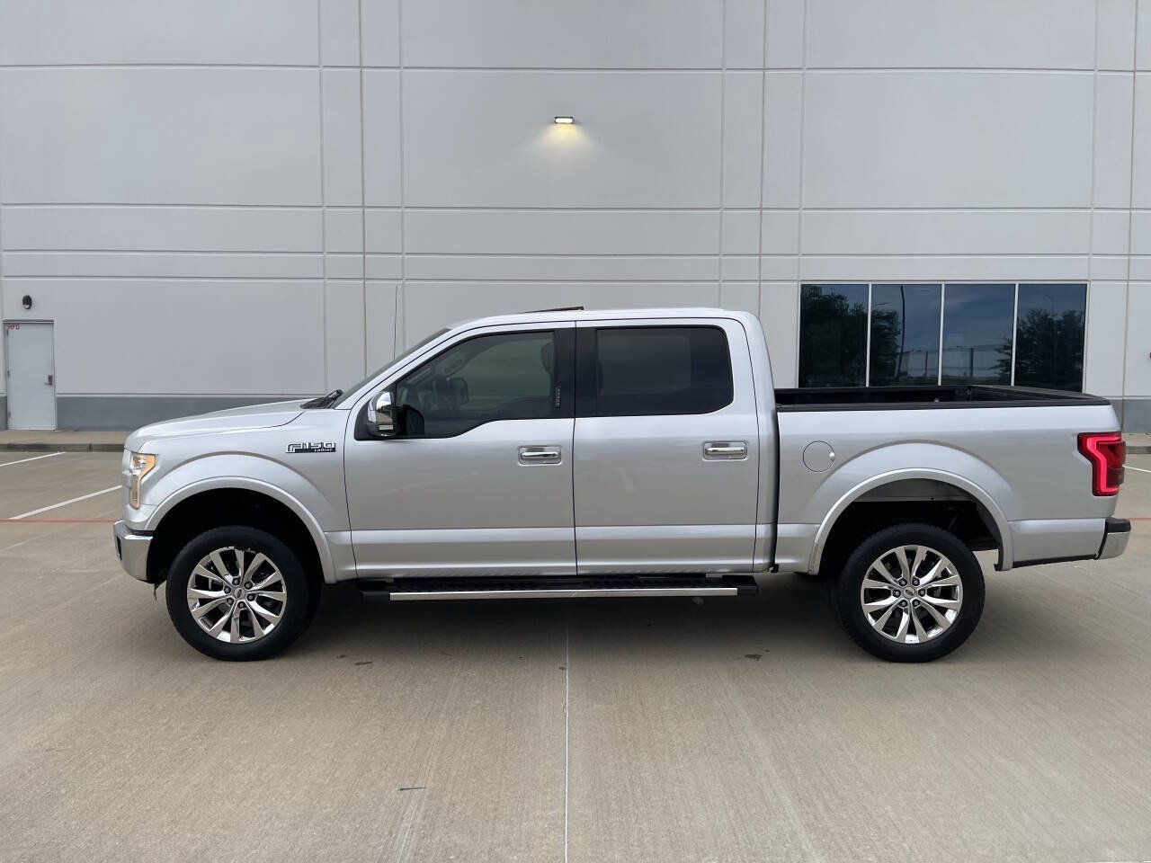 Used 2015 Ford F150 Lariat w/ Equipment Group 502A Luxury RWD image 12