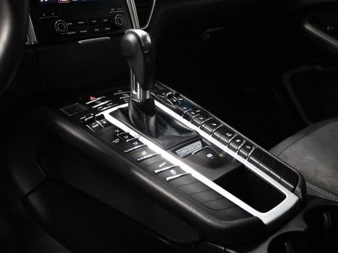 Used 2018 Porsche Macan image 29