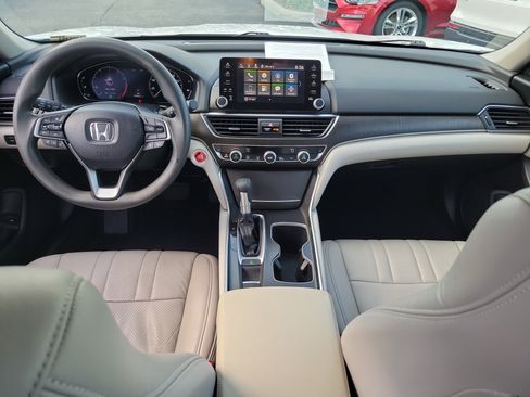 Used 2018 Honda Accord EX image 16
