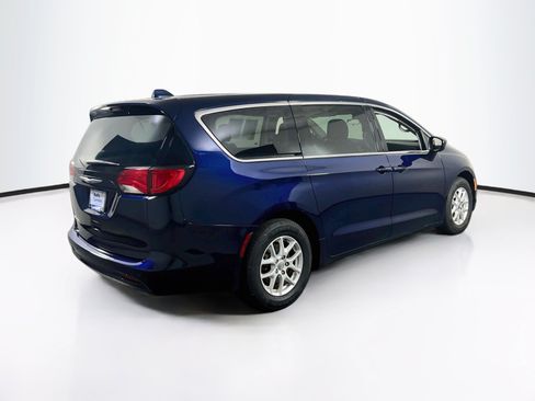 Used 2018 Chrysler Pacifica LX FWD image 5