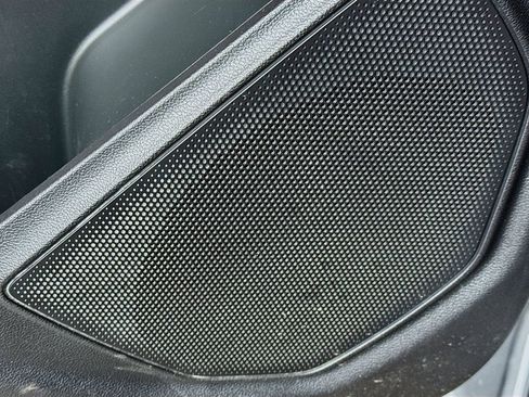 Used 2020 Ford Explorer XLT w/ Equipment Group 202A image 23