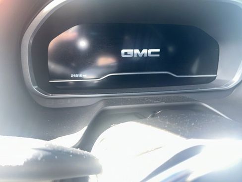 Used 2023 GMC Yukon SLT image 6