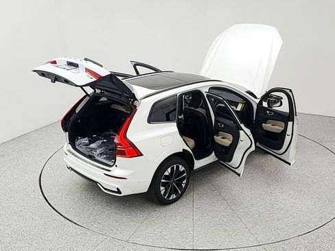 New 2026 Volvo XC60 B5 Plus w/ Protection Package Premier AWD/4WD image 39