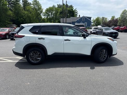 Used 2024 Nissan Rogue S AWD/4WD image 6