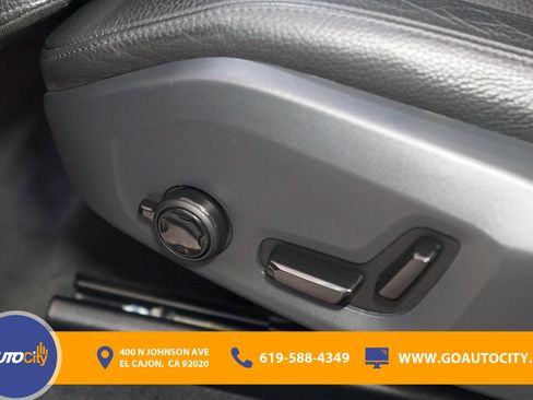 Used 2019 Volvo XC60 T8 Inscription w/ Advanced Package image 26