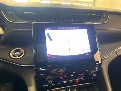 Used 2024 Jeep Grand Cherokee Altitude image 23