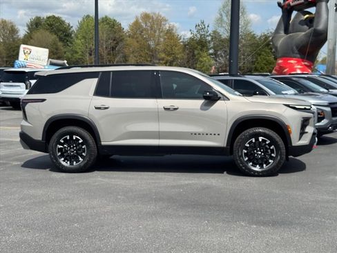 New 2026 Chevrolet Traverse Z71 w/ Enhanced Driving Package AWD/4WD image 2