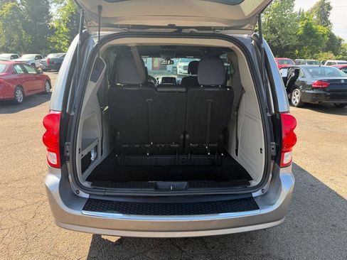 Used 2018 Dodge Grand Caravan SXT FWD image 28