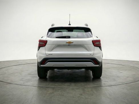 Used 2025 Chevrolet Trax LT image 7