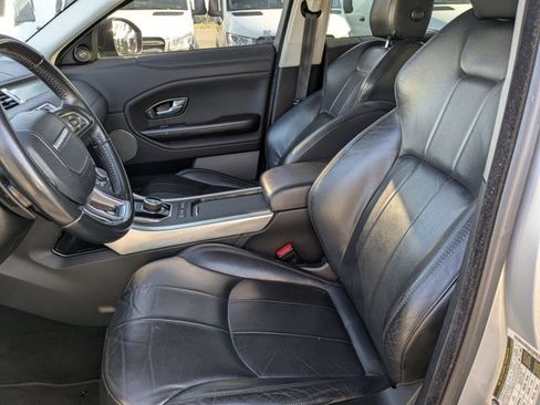 Used 2017 Land Rover Range Rover Evoque SE image 13