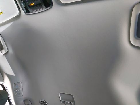 Used 2024 Kia Carnival LX image 35