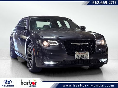 Used 2015 Chrysler 300 S image 1