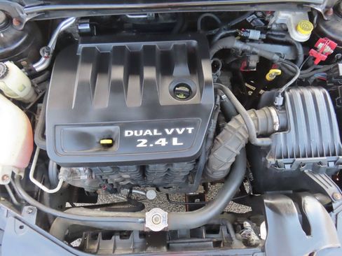 Used 2013 Chrysler 200 LX FWD image 10