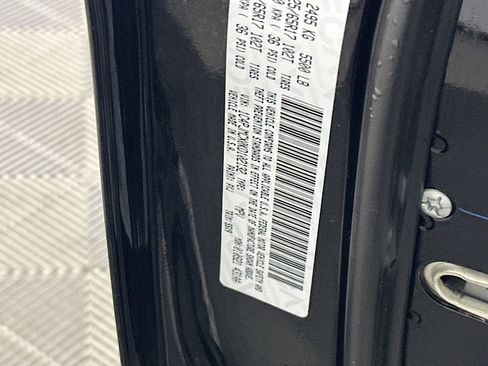 Used 2019 Jeep Cherokee Latitude w/ Popular Appearance Group image 12