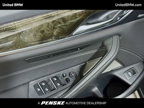 Used 2022 BMW 540i w/ Premium Package image 3