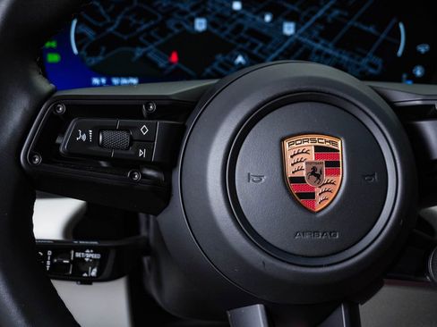 Certified 2025 Porsche Macan 4S Electric AWD/4WD image 20