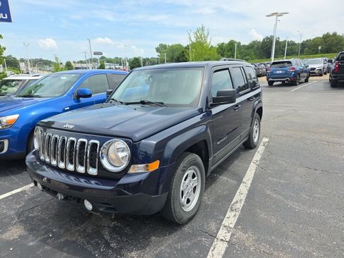 Used 2016 Jeep Patriot Sport w/ Power Value Group FWD image 2