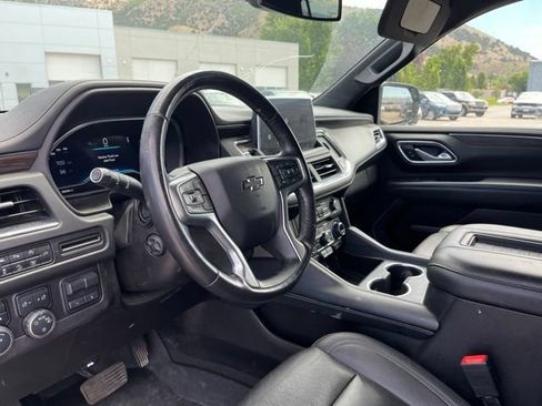 Used 2022 Chevrolet Suburban Z71 w/ Luxury Package AWD/4WD image 12
