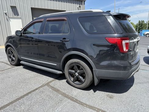 Used 2017 Ford Explorer XLT AWD/4WD image 2