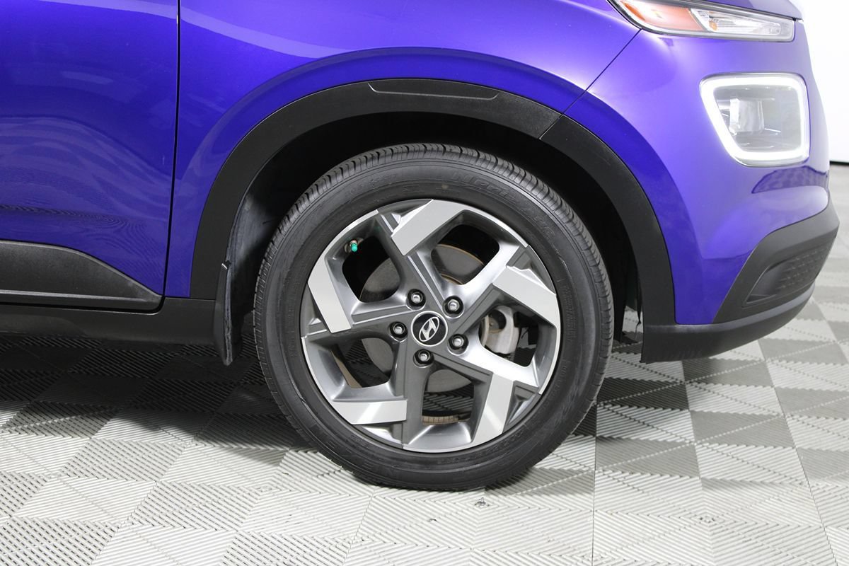 Used 2023 Hyundai Venue Limited FWD image 7