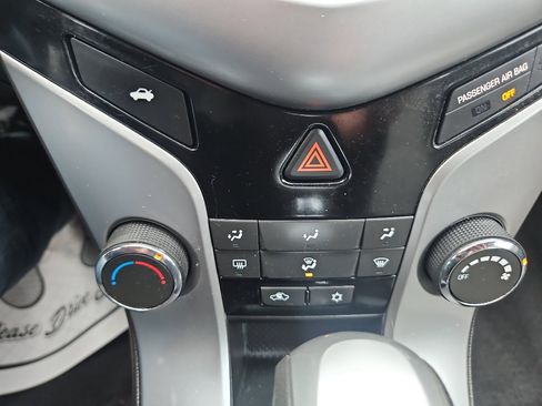 Used 2015 Chevrolet Cruze LS image 27