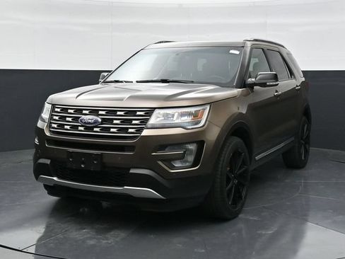 Used 2016 Ford Explorer XLT w/ Equipment Group 202A AWD/4WD image 5