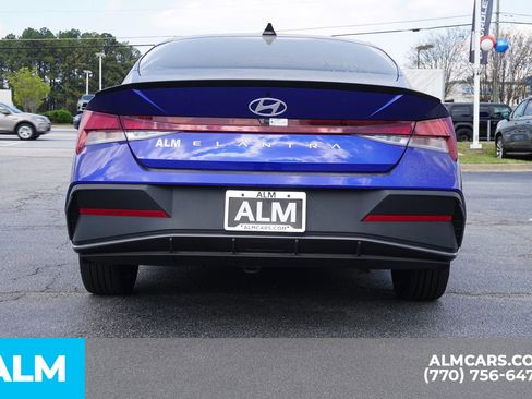 Used 2025 Hyundai Elantra Sport image 13