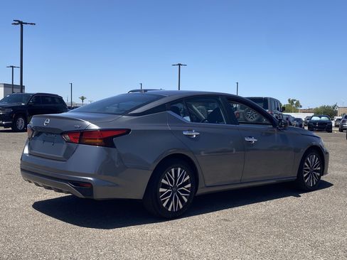 Used 2024 Nissan Altima 2.5 SV FWD image 5