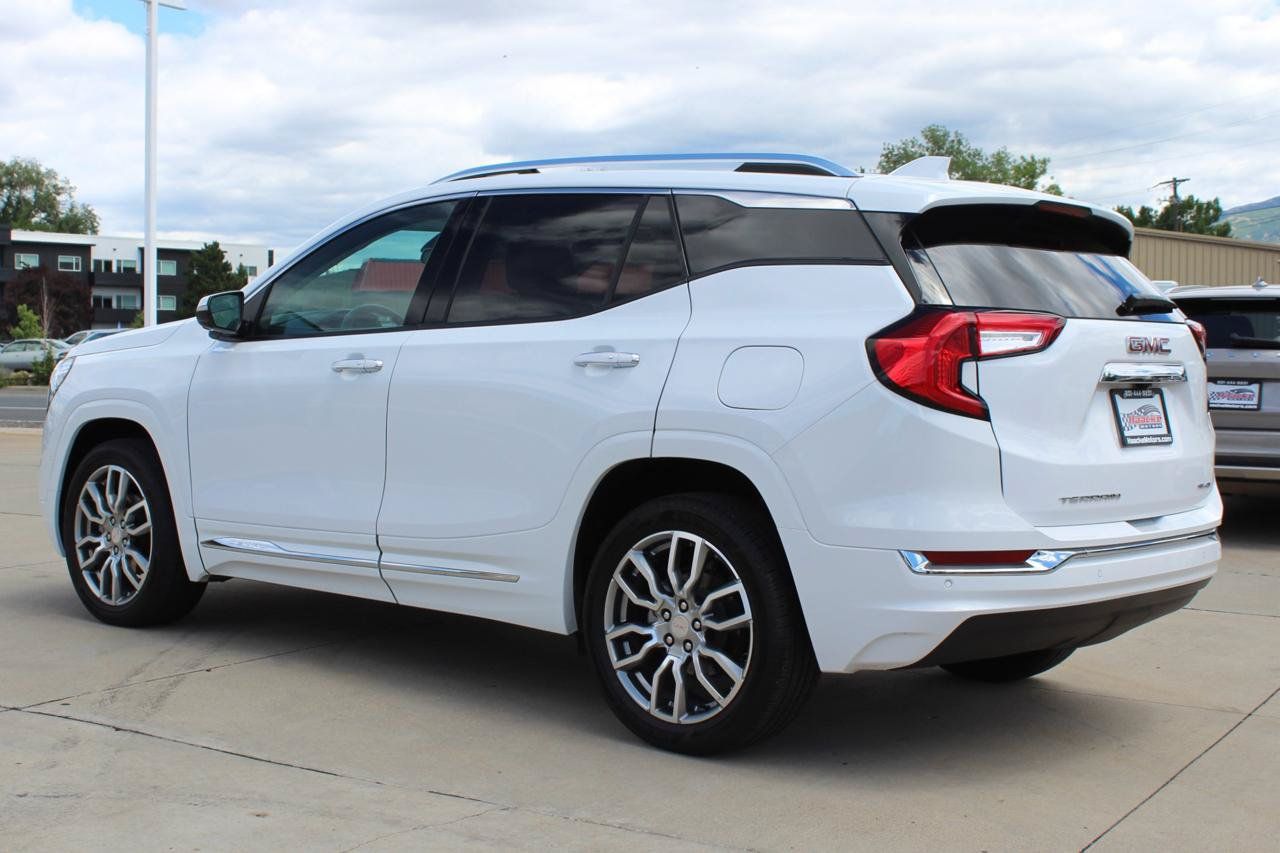 Used 2024 GMC Terrain Denali w/ Denali Premium Package AWD/4WD image 39