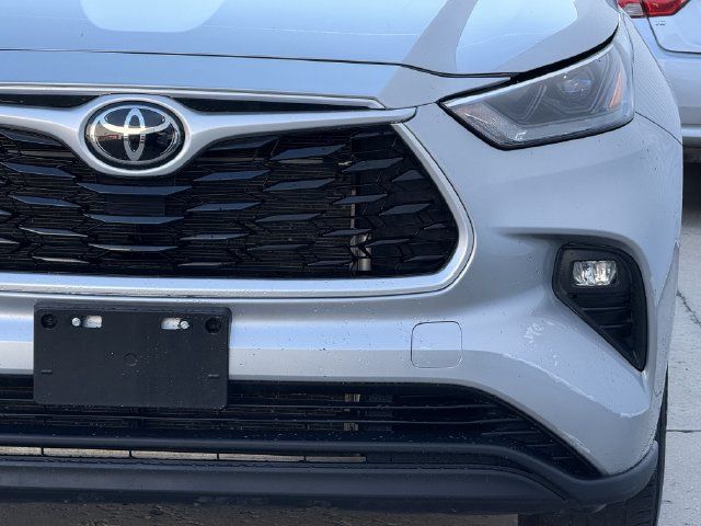 Used 2022 Toyota Highlander LE FWD image 9