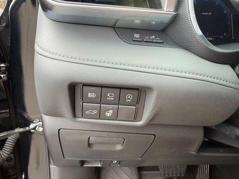 Used 2023 Toyota Highlander Platinum AWD/4WD image 22