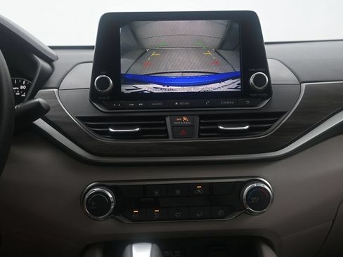 Used 2025 Nissan Altima 2.5 SV FWD image 19