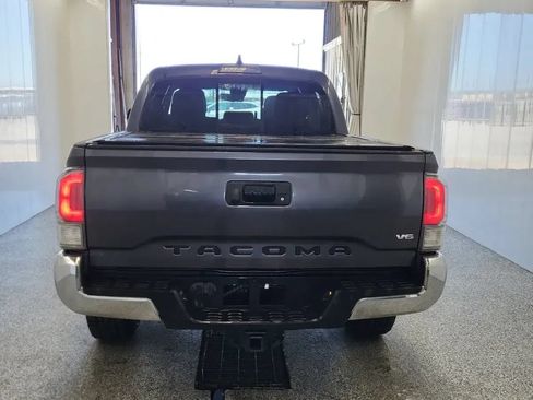 Used 2022 Toyota Tacoma TRD Off-Road AWD/4WD image 3