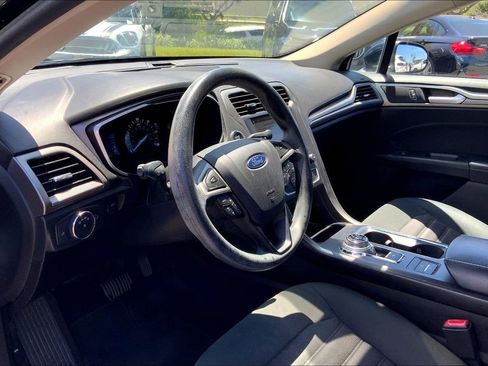 Used 2019 Ford Fusion SE FWD image 12