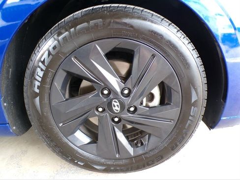 Used 2021 Hyundai Elantra SEL FWD image 38