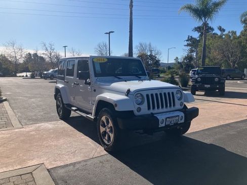Used 2016 Jeep Wrangler Unlimited Sahara w/ Connectivity Group image 6