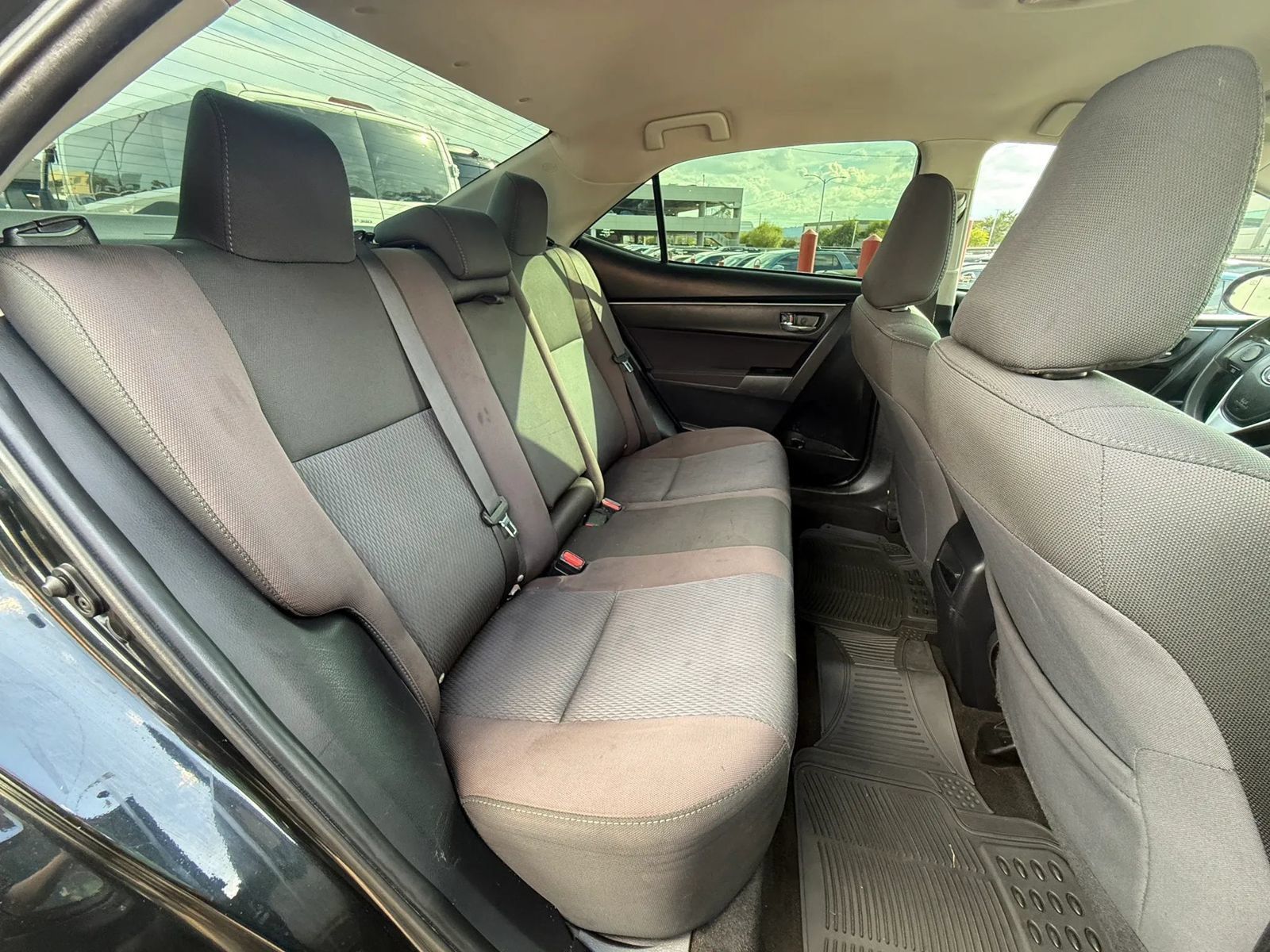 Used 2018 Toyota Corolla LE FWD image 17
