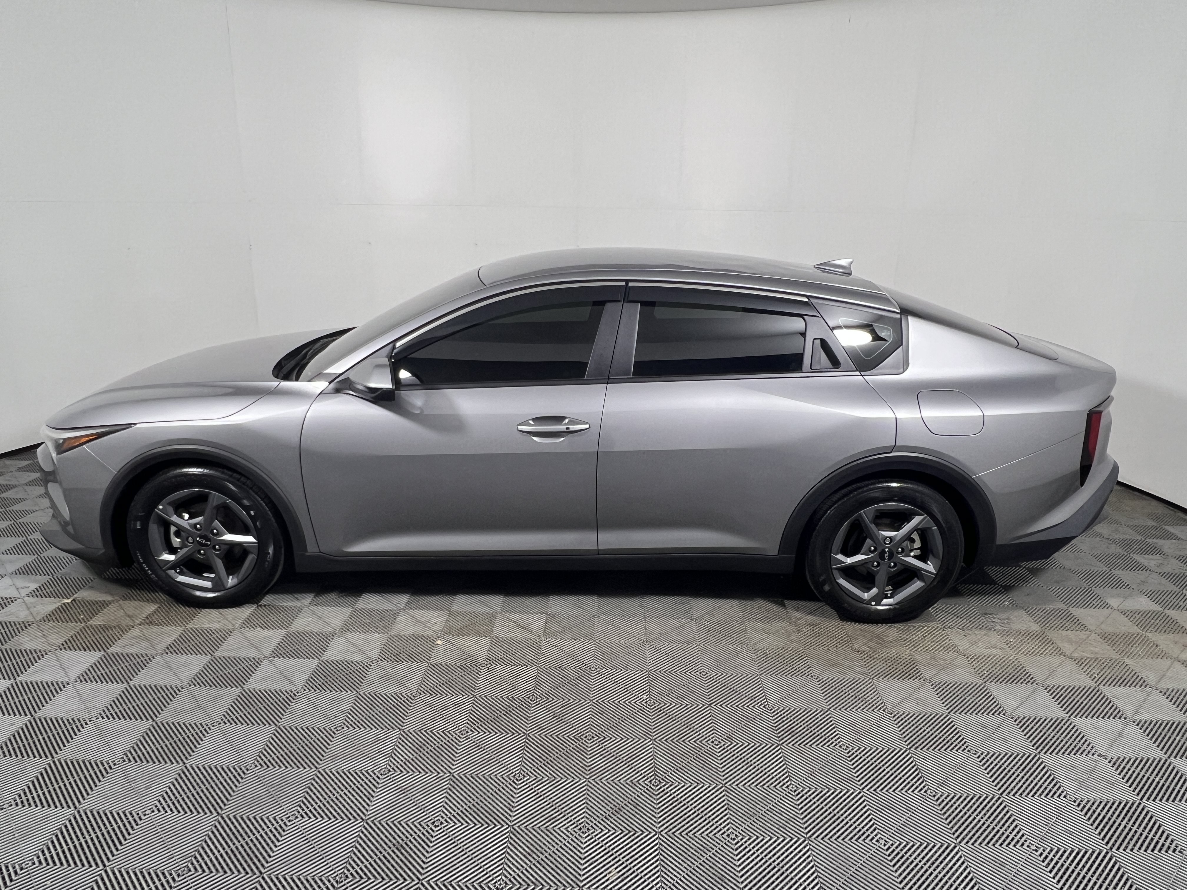 Used 2025 Kia K4 FWD image 2
