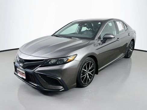 Used 2023 Toyota Camry SE FWD image 3