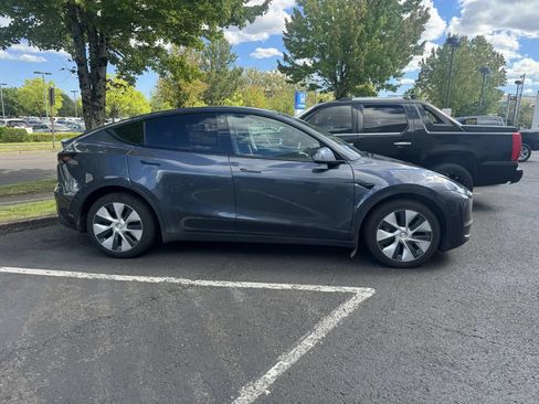 Used 2020 Tesla Model Y Long Range AWD/4WD image 7