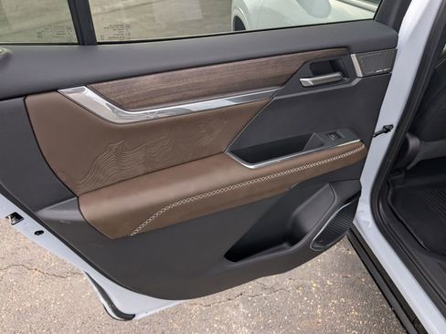 New 2026 GMC Acadia Denali Ultimate w/ LPO, Floor Liner Package image 10