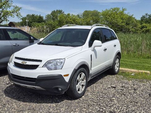 Used 2013 Chevrolet Captiva Sport LS FWD image 1