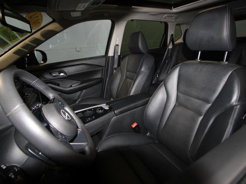 Used 2024 Nissan Rogue SL w/ SL Premium Package image 4