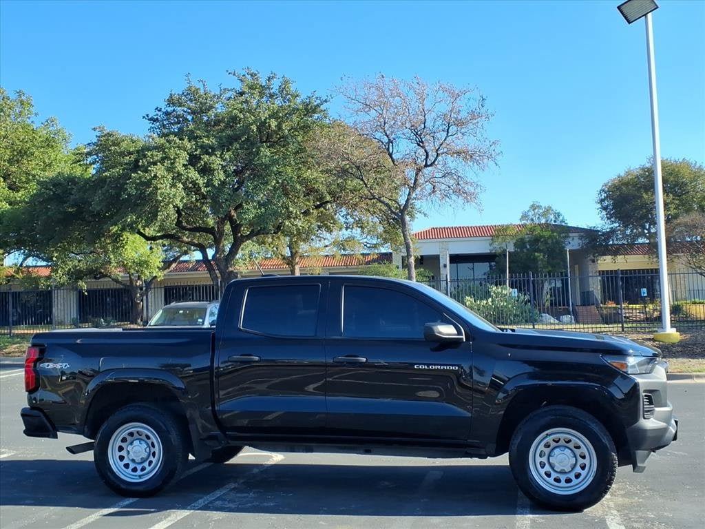 Used 2025 Chevrolet Colorado W/T AWD/4WD image 3