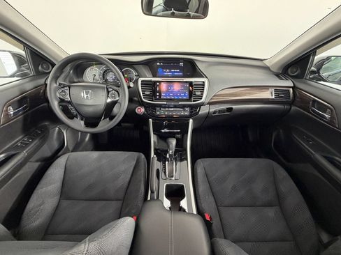 Used 2017 Honda Accord EX image 18