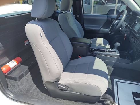 Used 2018 Toyota Tacoma SR RWD image 52