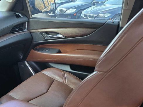 Used 2015 Cadillac Escalade Premium image 16