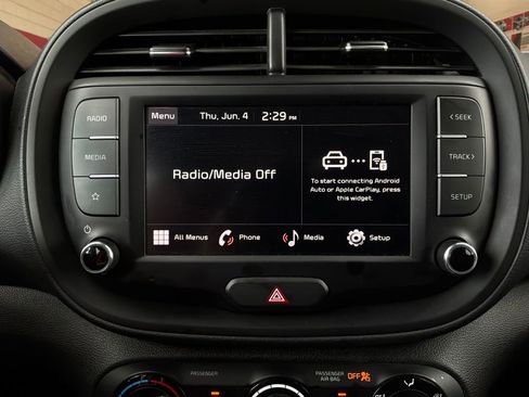 Used 2025 Kia Soul LX w/ LX Technology Package FWD image 26
