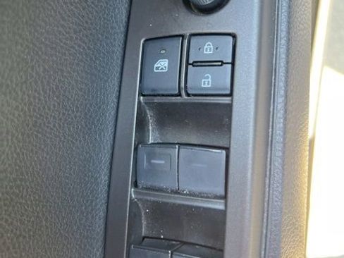 Used 2022 Toyota Camry SE FWD image 16