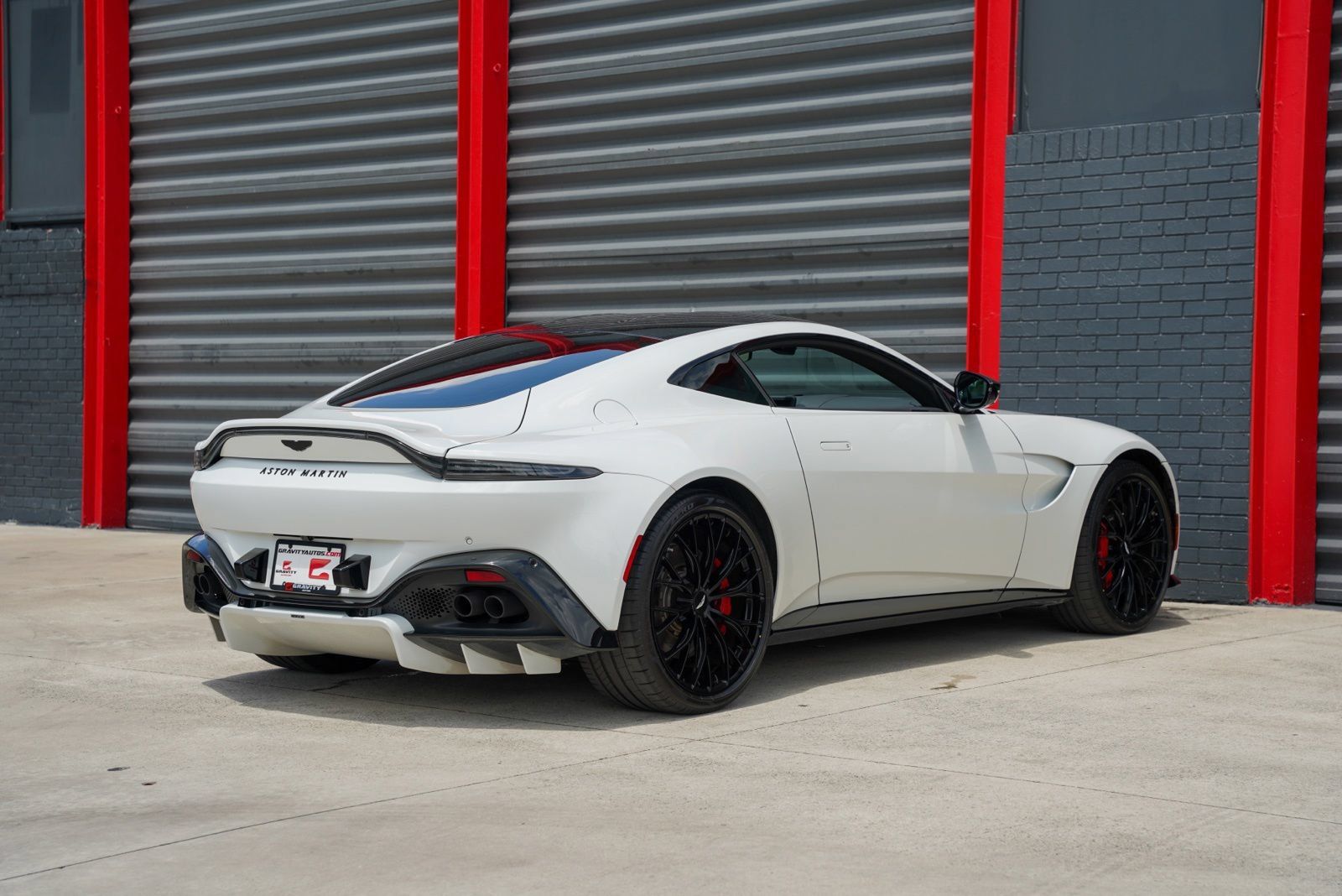 Used 2023 Aston Martin V8 Vantage Coupe RWD image 18